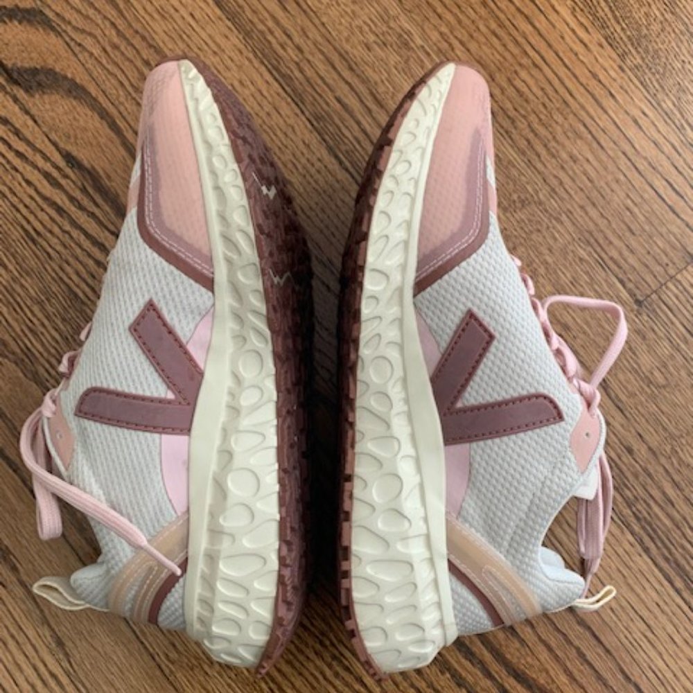 Veja Womans Sneakers